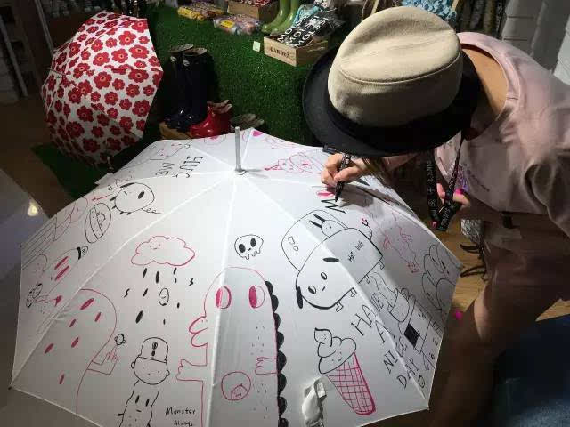 By2新歌MV成绩超陈奕迅 歌迷投票泳装照曝光_十大外围足球平台app(图1) 十大外围足球平台app