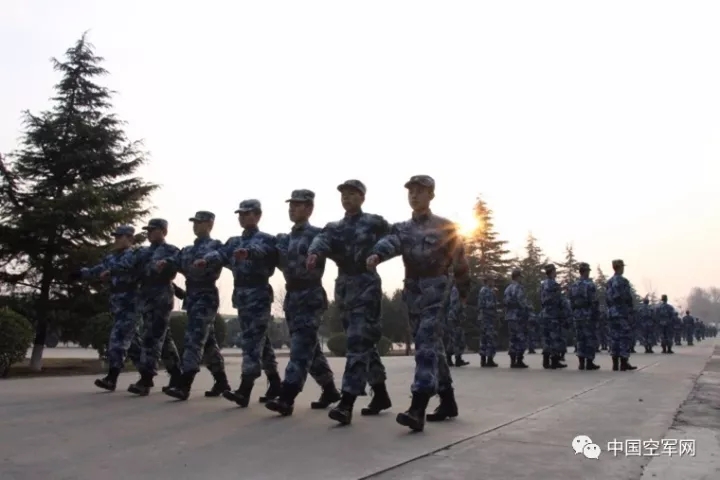 十大外围足球平台app：曹格女儿grace吻Kimi旧照曝光 两小无猜惹人羡